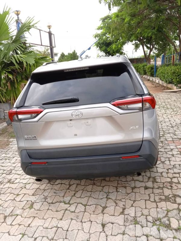 Thumbnail 11 of 2020 Toyota RAV4 XLE